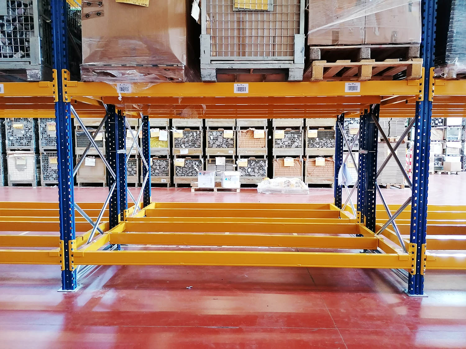 PORTAPALLET CON TERZO CORRENTE