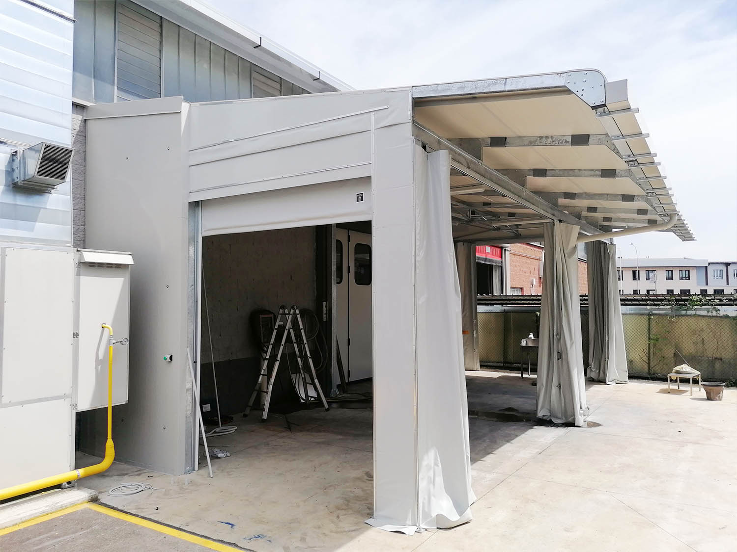 MOVIMENTO MERCI AL COPERTO